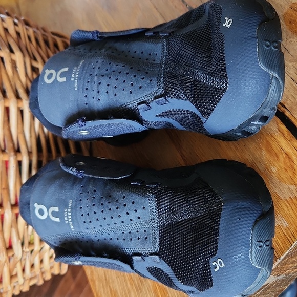 On Running Athletic Navy Blue‎ on cloud main image 14